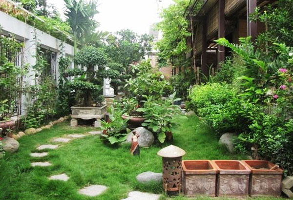 Thiết kế sân vườn với vật liệu tự nhiên
